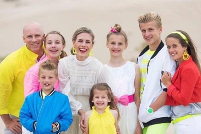 Franke menjadi terkenal selepas salurannya, 8 Passengers, yang membincangkan aspek penjagaan enam anaknya, mula mendapat perhatian. - Instagram/passengers_official_