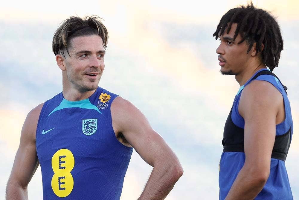 Grealish (kiri) dan Alexander-Arnold. - Foto: Agensi