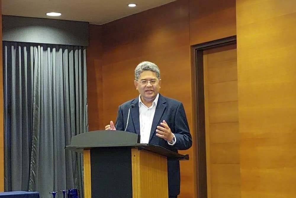 Marzunisham ketika bengkel media dan perbincangan panel berhubung isu penipuan kewangan di Lanai Kijang, Kuala Lumpur pada Selasa.