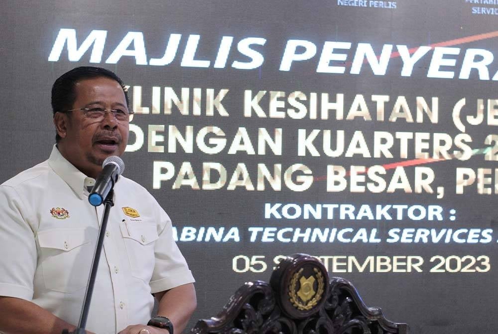 Abdul Rahman berucap pada Majlis Penyerahan Klinik Kesihatan Padang Besar, pada Selasa. - Foto Bernama