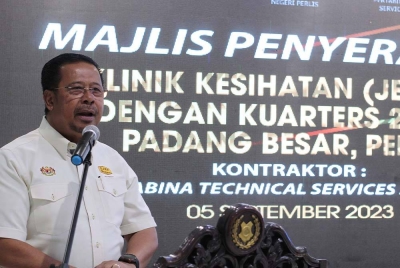 Abdul Rahman berucap pada Majlis Penyerahan Klinik Kesihatan Padang Besar, pada Selasa. - Foto Bernama