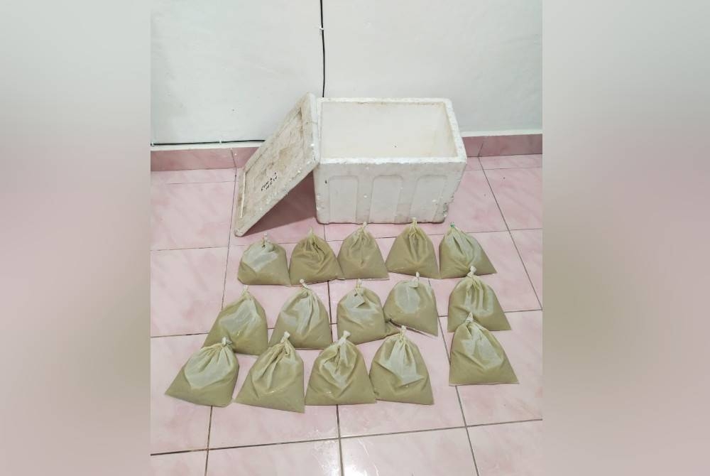 Air ketum yang sudah dibungkus disyaki untuk dijual.