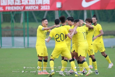 Pemain Harimau Malaya meraikan jaringan ketika berdepan Syria dalam perlawanan persahabatan di Stadium East-Town Football Park, Chengdu, China pada Rabu. FOTO: FAM