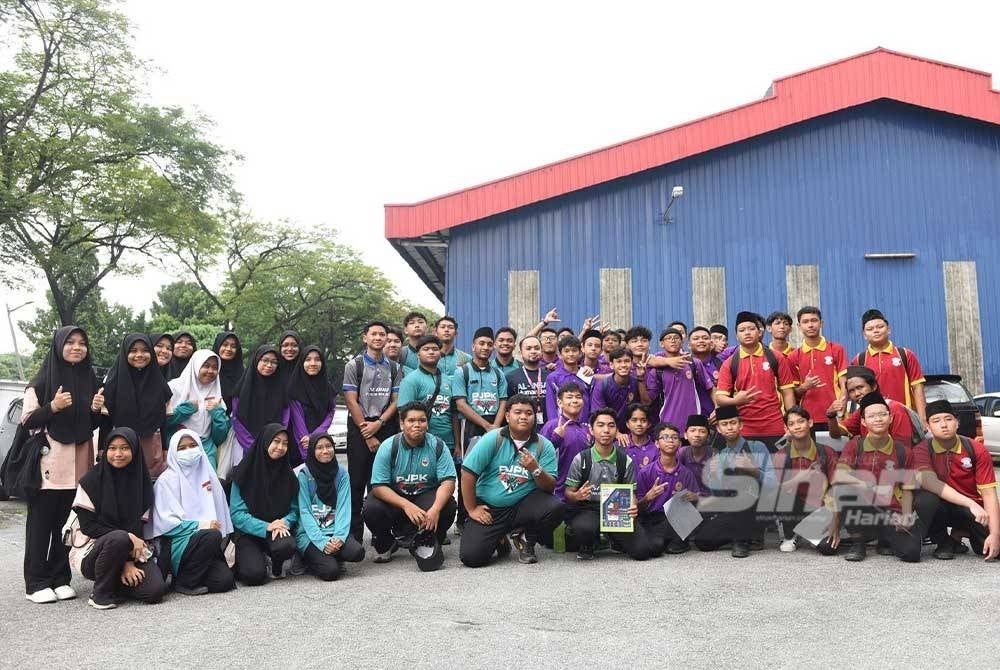 Seramai 50 orang pelajar menyertai program Al-Abrar Explorace yang diadakan pada hari pertama berlangsungnya Karnival Pendidikan Sinar Bestari.