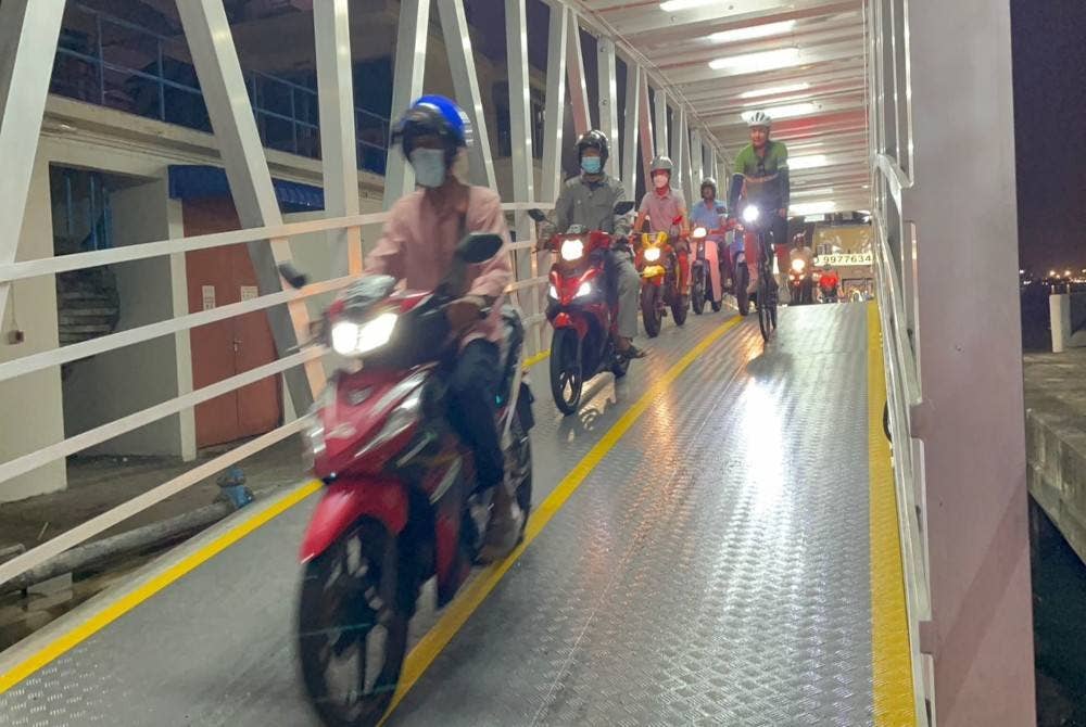 Penunggang motosikal dikenakan tambang RM5 untuk dua hala.