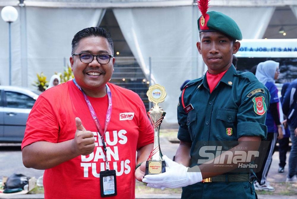 Abdul Jabbar dipilih sebagai pemenang Ketua Platun Terbaik pertandingan kawad kaki sempena Karnival Sinar Bestari pada Jumaat.