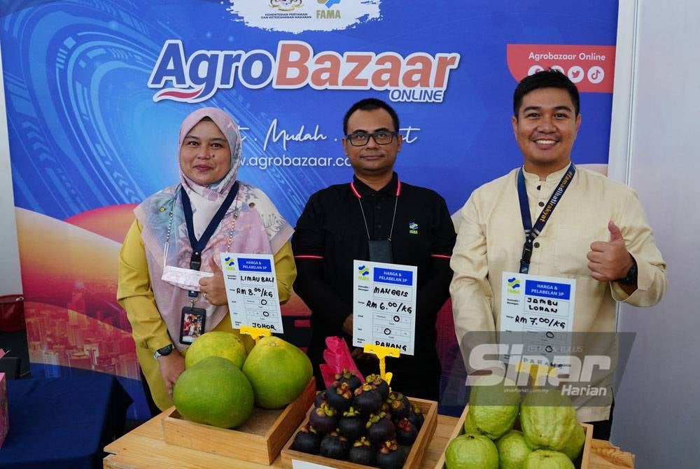 Antara hasil buah-buahan tempatan yang dipamerkan di reruai FAMA.