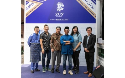 Ketua Pegawai Operasi ZUS Coffee, En Venon Tian (kiri) bersama Pengarah Julie’s Biscuit, Sai Tzy Horng, Ketua Pegawai Eksekutif BOH, Jason Foo, Ketua Pegawai Operasi Kumpulan Farm Fresh Berhad, En Azmi Zainal, Ketua Operasi Inside Scoop, Jessica Lee dan Ketua Pegawai Eksekutif Astro Radio, Kenny Ong di Majlis Pelancaran Kampung Buatan Malaysia yang berlangsung di Rumah Tangsi
