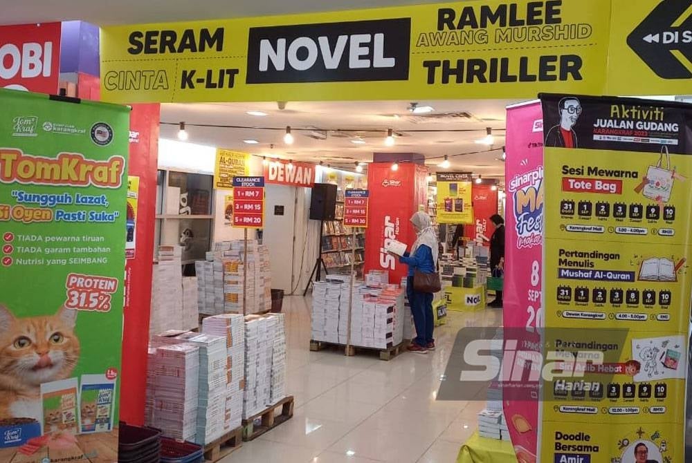 Jualan Gudang Karangkraf 2023 turut menawarkan buku latihan siri Fuiyoo keluaran baharu dari tahun enam hingga tingkatan lima.