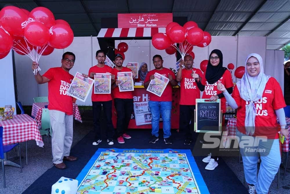 Pengunjung juga boleh mendapatkan akhbar Sinar Harian di Karnival Pendidikan Sinar Bestari.