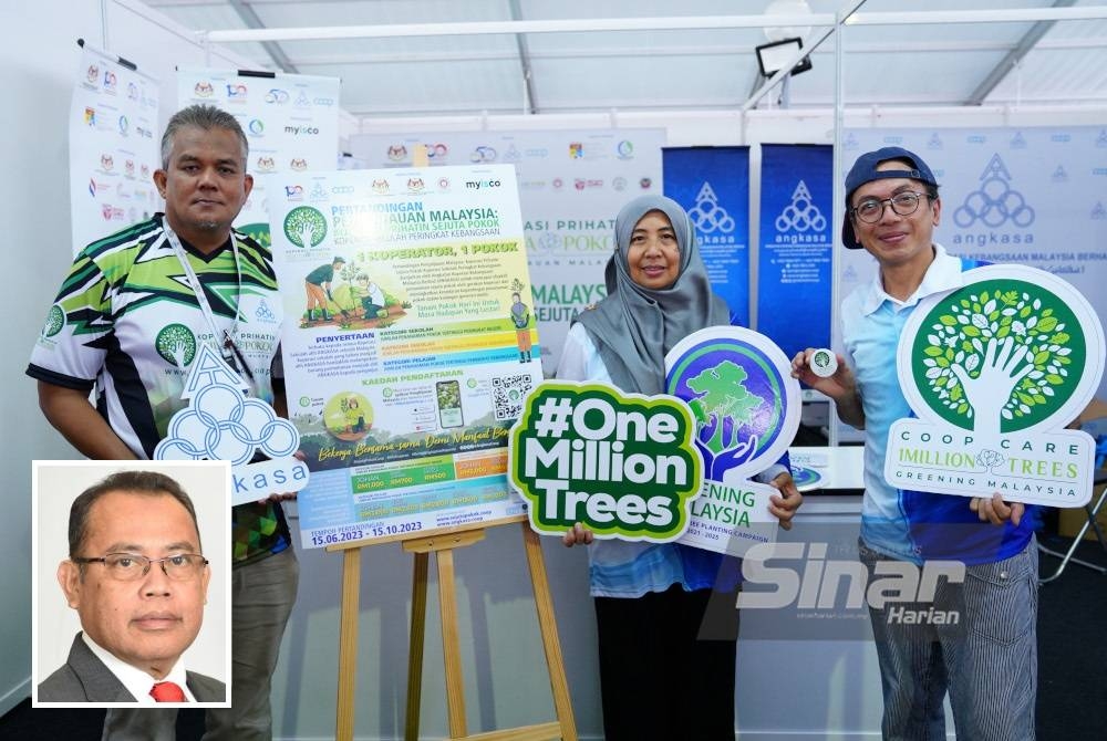 Kakitangan Angkasa mempromosikan program Penghijauan Malaysia: Koperasi Prihatin Sejuta Pokok sempena Karnival Pendidikan Sinar Bestari. (Gambar kecil: Abdul Fattah). 