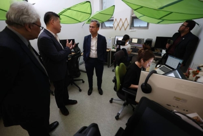 Fahmi ketika melawat pusat animasi Korean Academic of Film Arts (KAFA) baru-baru ini. - Foto Bernama