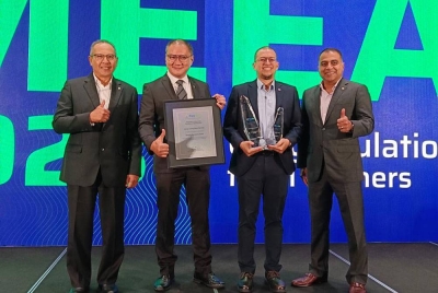 (Dari kiri) Pengerusi Lembaga PayNet, Datuk Ahmad Hizzad Baharuddin; Ketua Perkhidmatan Kewangan Peribadi (Pembangunan Perniagaan & E-Dagang) HLB, Albert Tho; Ketua Perkhidmatan Kewangan Peribadi (Merchant Acquiring) HLB, Enoch Chhabra dan Ketua Pegawai Eksekutif
Kumpulan PayNet, Farhan Ahmad