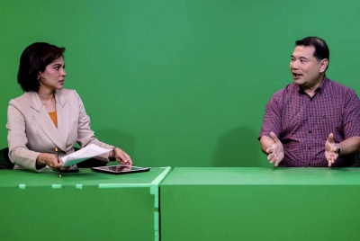 Rafizi pada Buletin Bernama mengenai 'Rancangan Malaysia ke-12 (RMK-12): Rancangan Baharu Untuk Negara' di Wisma Bernama pada Sabtu. - Foto Bernama