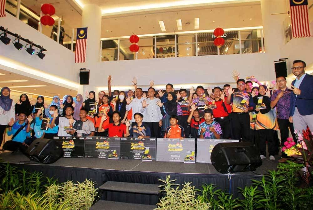 Sebanyak enam sekolah menengah terpilih membuat pementasan ke peringkat akhir Pertandingan Akhir Sketsa Rukun Negara yang menyaksikan Sekolah Menengah Kebangsaan (SMK) Kampung Pasir Puteh (daerah Kinta) menjadi johan.