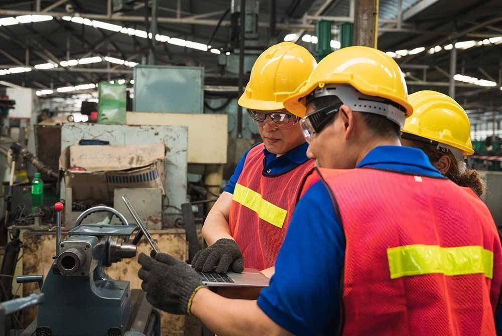 Graduan KV yang mempunyai kemahiran tinggi amat diperlukan dalam industri dan pasaran pekerjaan. - Foto 123RF