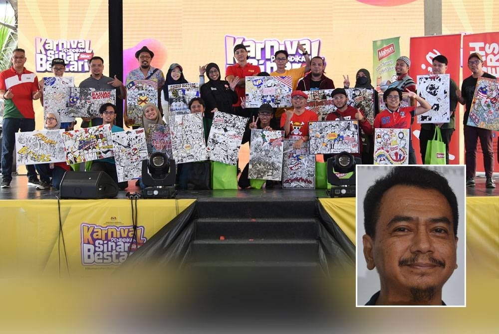 Para peserta dan penganjur merakamkan gambar bersama selepas usai acara penyampaian hadiah pertandingan. Gambar kecil: Amir Hamzah