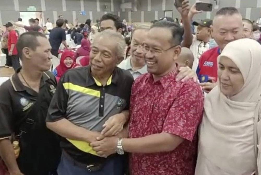 Suhaizan bertemu pengundi dan penyokongnya dalam Majlis Kesyukuran Rakyat dan Petugas PRK PH BN di Dewan Raya Bukit Indah, Taman Bukit Indah 2, Johor Bahru pada Ahad.