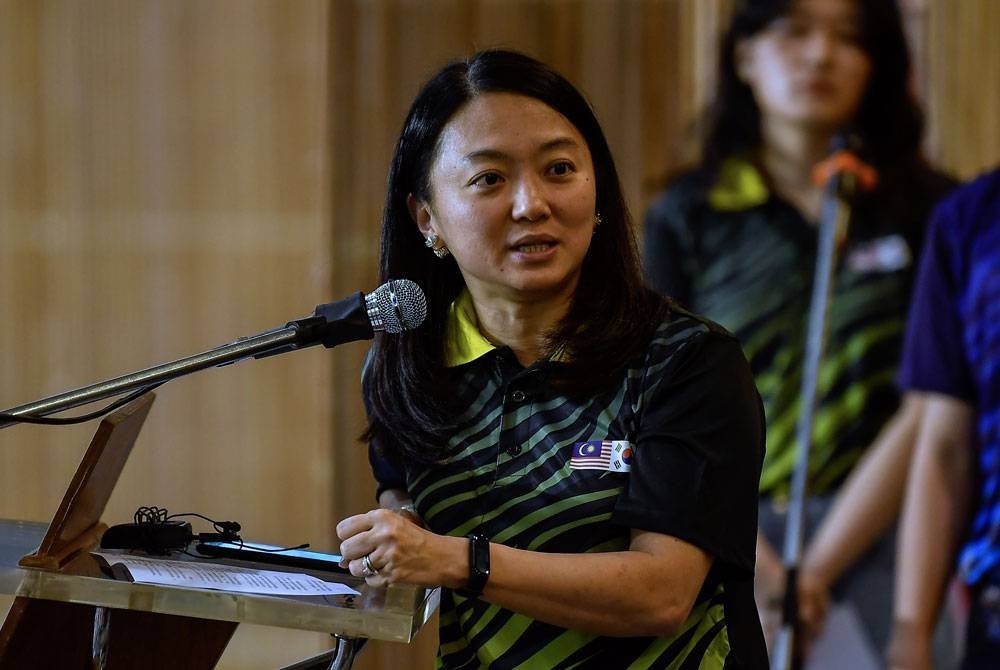 Hannah berucap pada program Sukan Persahabatan Korea dan Malaysia di Stadium Juara pada Ahad. - Foto Bernama