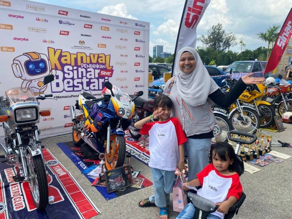 Farhanah membawa anak-anaknya menyertai pelbagai aktiviti yang disediakan.
