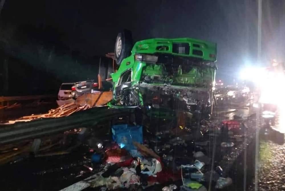 Keadaan salah sebuah treler yang terbabit kemalangan.