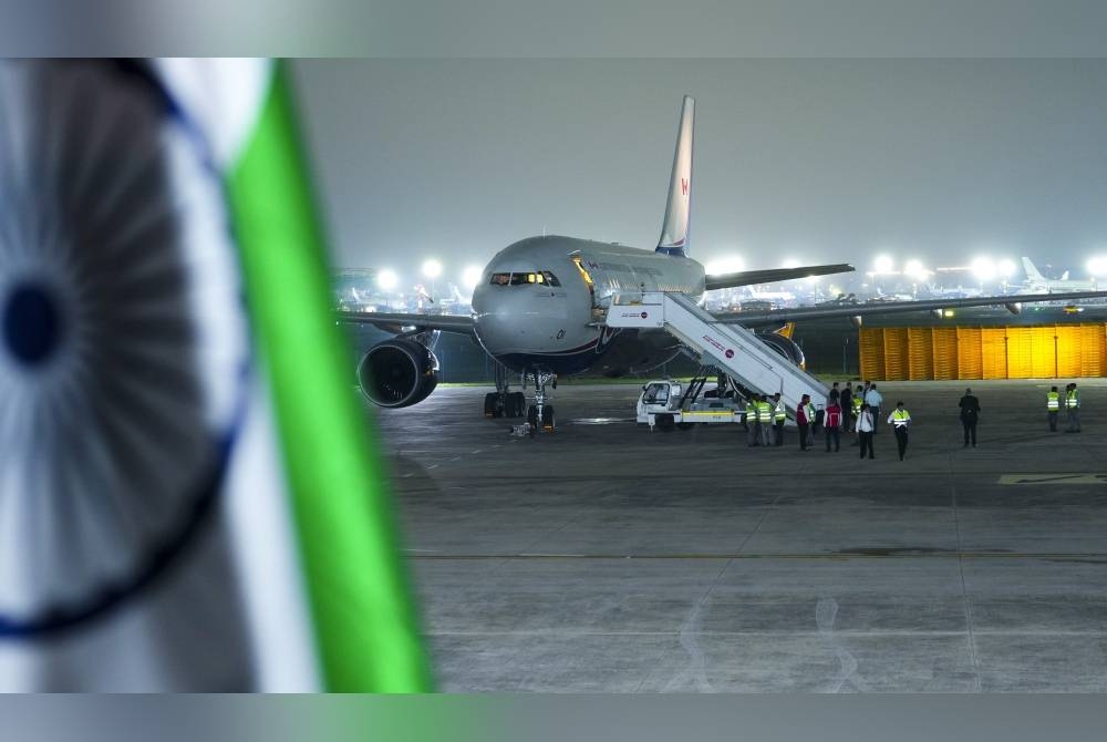Pesawat yang membawa Perdana Menteri Kanada, Justin Trudeau terkandas di landasan selepas mendarat kerana isu teknikal ketika menghadiri Sidang Kemuncak G20 di New Delhi, India pada Ahad