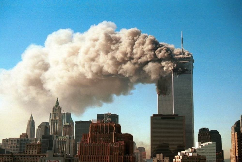 Dua pesawat yang dirampas merempuh menara berkembar WTC di New York pada 11 September 2001. - Foto Agensi
