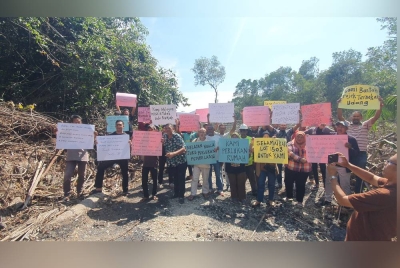 Komuniti nelayan dan penduduk Kampung Kuala Juru membuat bantahan berikutan pencerobohan tanah LKIM yang berlaku pada Ogos lalu.