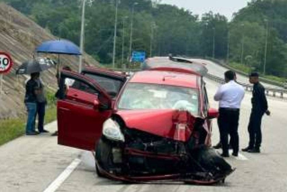 Keadaan kereta yang dipandu mangsa terlibat dalam kemalangan di KM7.5 jalan pintasan Rawang menghala ke Serendah, Hulu Selangor pada Selasa.