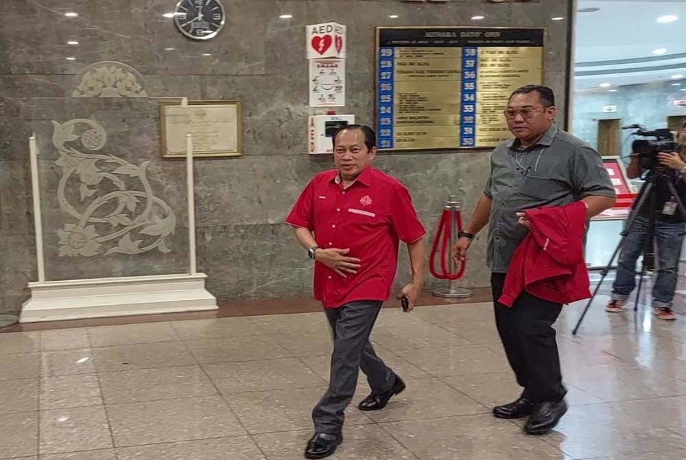 Ahmad (kiri) turut dilihat hadir di WTC Kuala Lumpur bagi menghadiri Mesyuarat Majlis Kerja Tertinggi (MKT) UMNO, pada Rabu.
