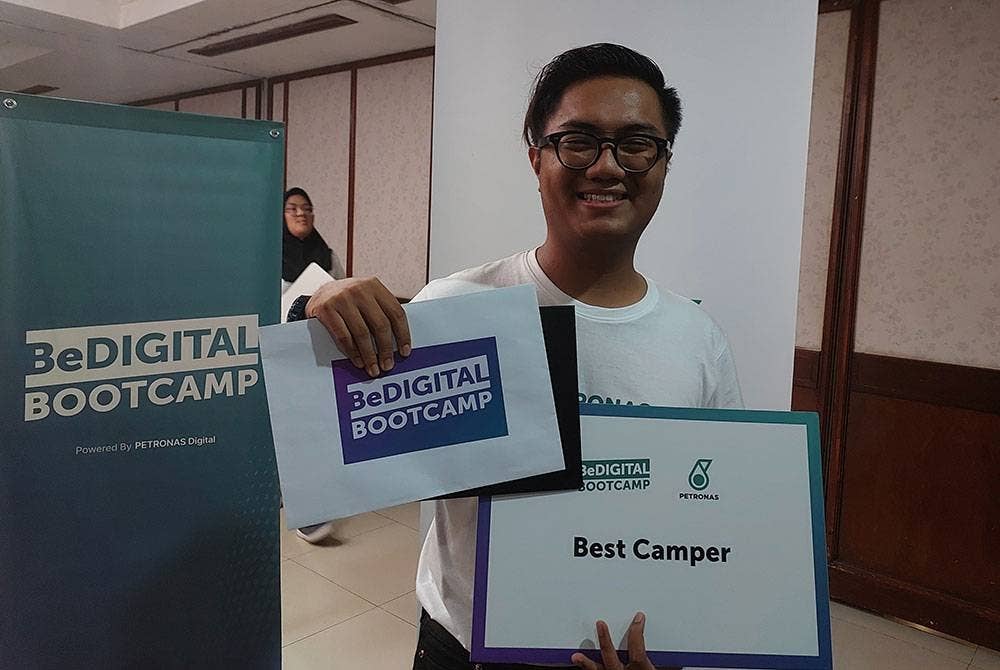 Peserta program, Ahmad Akif Muhammad Izuan yang berjaya menerima tawaran kerja daripada Petronas