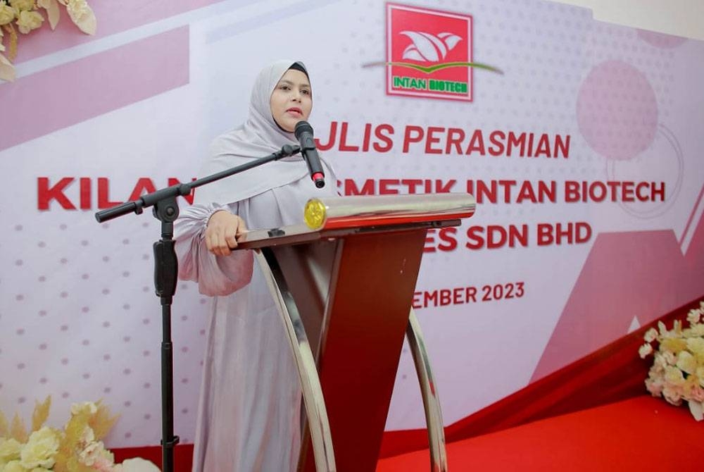 Atikah semasa menyampaikan ucapan perasmian.