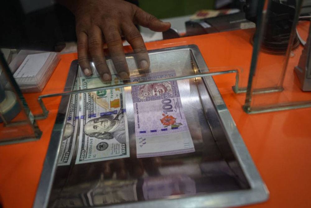 Ringgit dibuka tinggi berbanding dolar AS pagi ini dengan para pelabur mengharapkan agar Rizab Persekutuan AS (Fed) mengekalkan kadar faedahnya. Foto hiasan