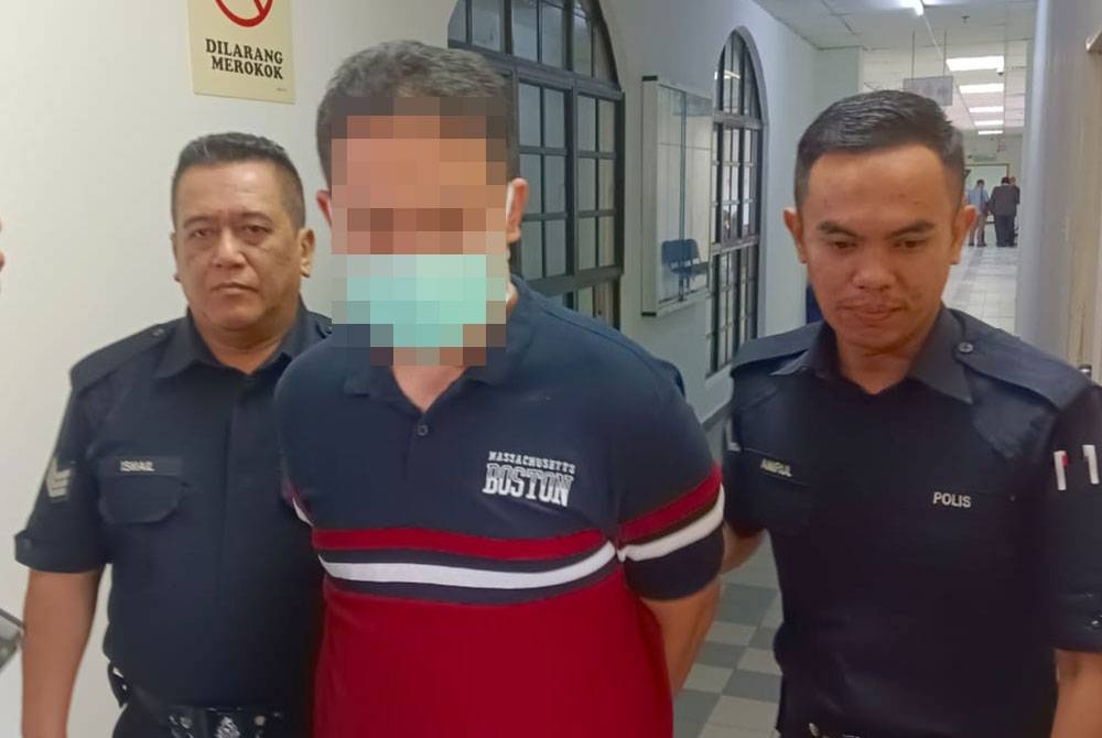 Seorang penolong pegawai perubatan sebuah hospital di sini didakwa di Mahkamah Sesyen di sini pada Khamis atas dua pertuduhan melakukan amang seksual fizikal terhadap anak saudaranya, April lalu.