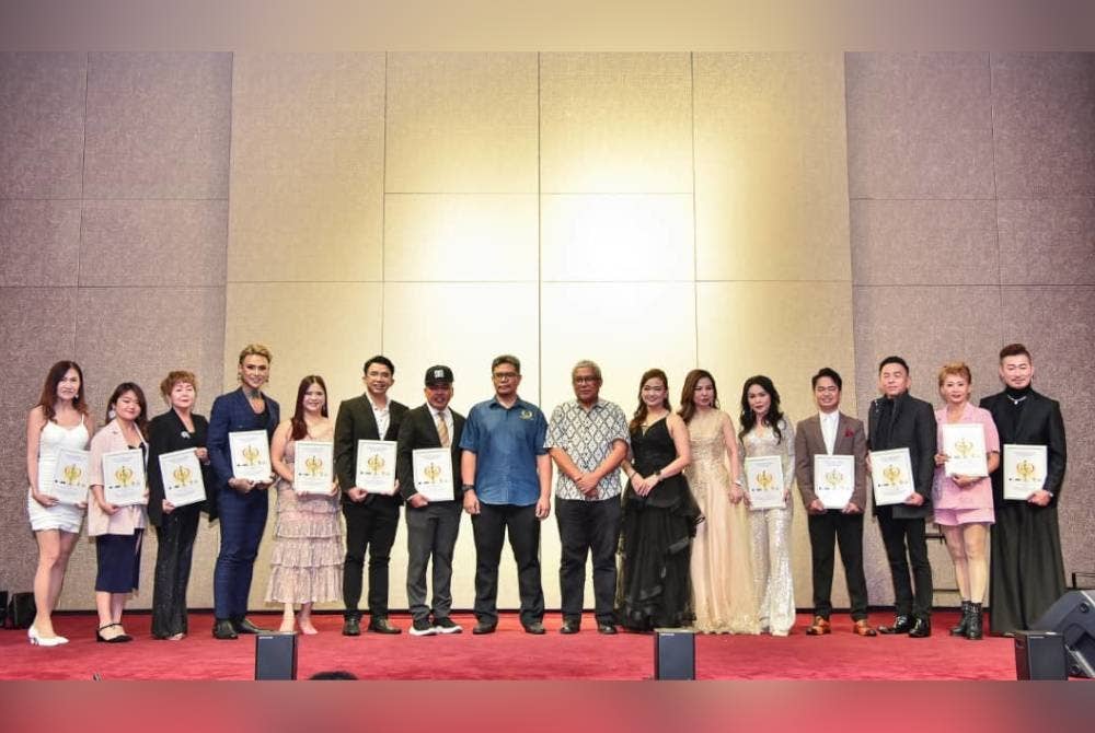 Antara tetamu yang hadir bagi menyumbang pada'The Charity Tree Hospice Foundation Gala Dinner and Final Talent Competition 2023.