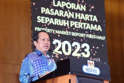 Ahmad berucap pada majlis pelancaran Laporan Pasaran Harta Separuh Pertama 2023 di Institut Penilaian Negara (INSPEN) hari ini. Foto Bernama