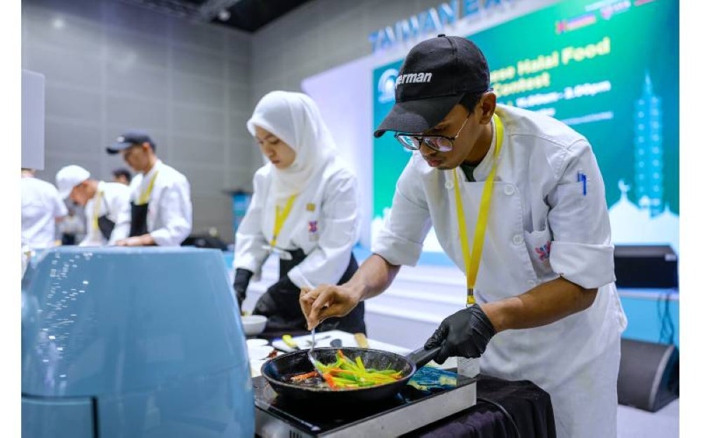 Industri halal dan pensijilan halal Malaysia adalah satu kelebihan yang perlu disedari dan perlu direbut sepenuhnya oleh para pemain industri halal.