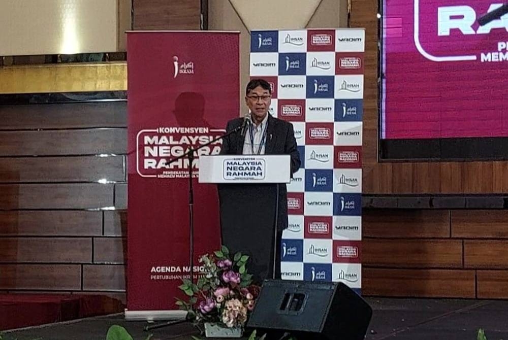 Badlishah ketika menyampaikan ucapan perasmian sempena Konvensyen Malaysia Negara Rahmah (KMNR 2023) di Ideal Convention Center (IDCC), Seksyen 15 pada Jumaat.