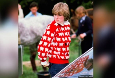 Baju panas milik Puteri Diana yang dilelong pada harga RM5.34 juta oleh Sotheby's. - Foto Twitter/Sotheby's