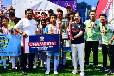 Pasukan AT SPU 2 merangkul gelaran juara Yakult Piala Global di Nilai baru-baru ini. -Foto: Yakult