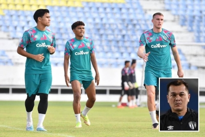 Pemain Terengganu FC giat menjalani latihan menjelang perlawanan suku akhir pertama Piala Malaysia di Stadium Sultan Mizan Zainal Abidin, Gong Badak pada Sabtu. - FotoTerengganu FC (Gambar kecil: Badrul Afzan)