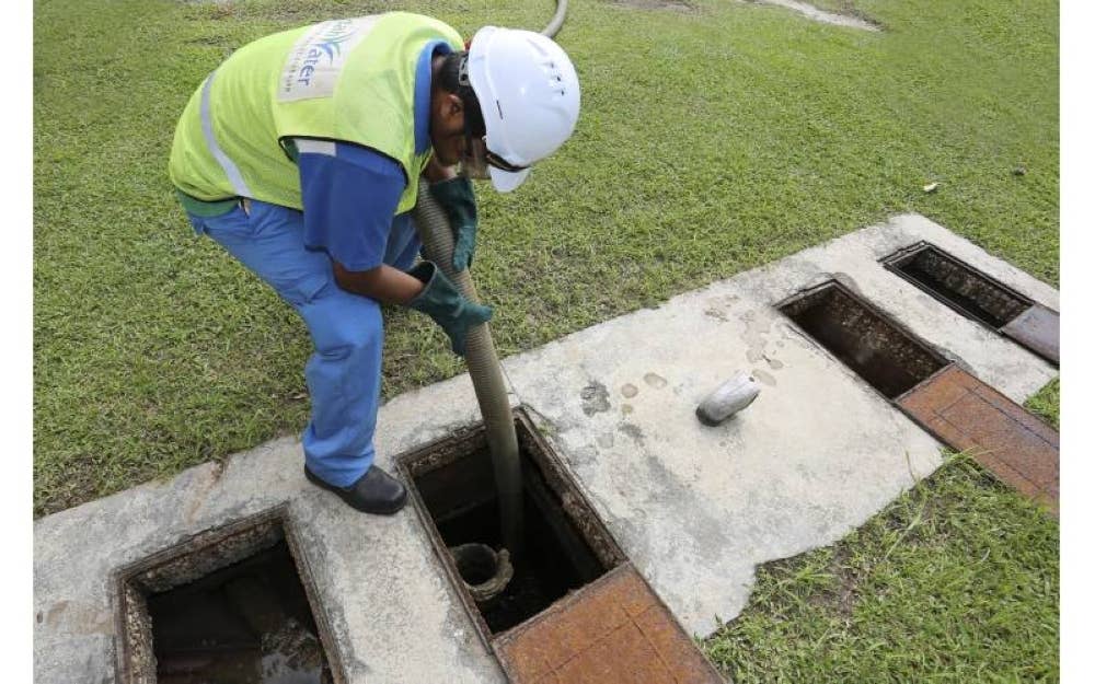 Pengosongan tangka septik adalah penting bagi mengelak enap cemar terkumpul sehingga boleh memudaratkan alam sekitar.