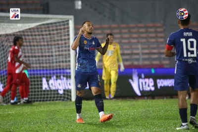 Bruno Suzuki meletakkan PDRM di depan. - Foto MFL