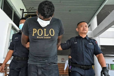 P Paul Agilan (tengah) ketika dibawa keluar dari Mahkamah Majistret pada Selasa.