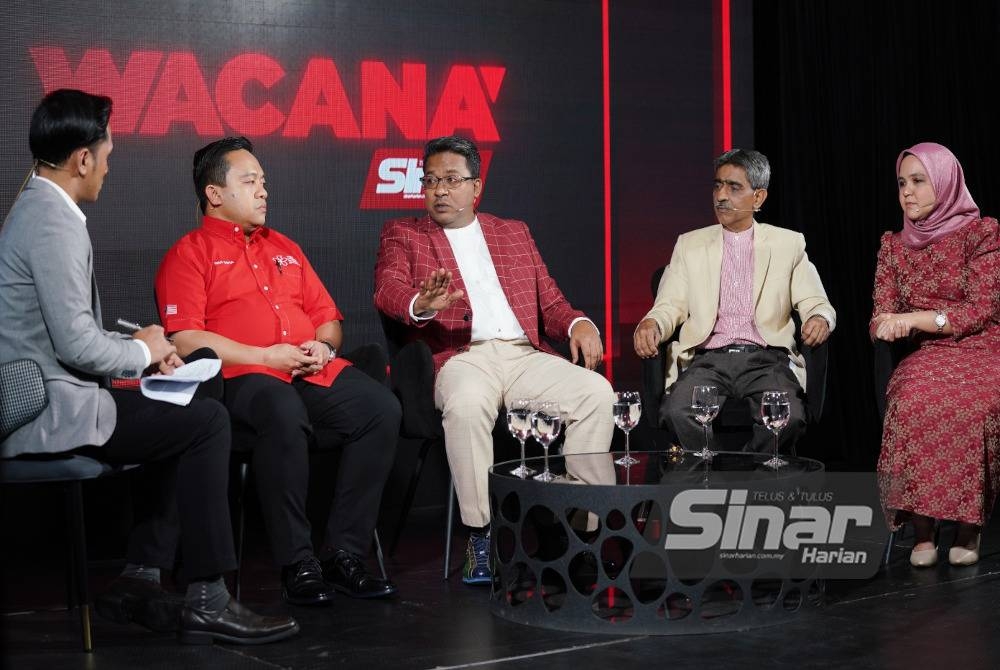 Wacana Sinar siri ke 413 membincangkan tajuk DNAA: Dilema Keputusan Pendakwa Raya menampilkan panelis,(dari kiri) Hos, Ismail Adnan, Ahli Parlimen Tasik Gelugor, Datuk Wan Saiful Wan Jan, Peguambela merangkap Pesuruhjaya Suhakam, Datuk Hasnal Rezua Merican, Peguam Kanan, Haniff Khatri Abdulla dan Pengerusi Biro Undang-Undang Anti Rasuah & Intergriti Parti PUTRA, Zarina Zainal Abidin yang diadakan di Karangkraf. Foto Sinar Harian/Rosli Talib