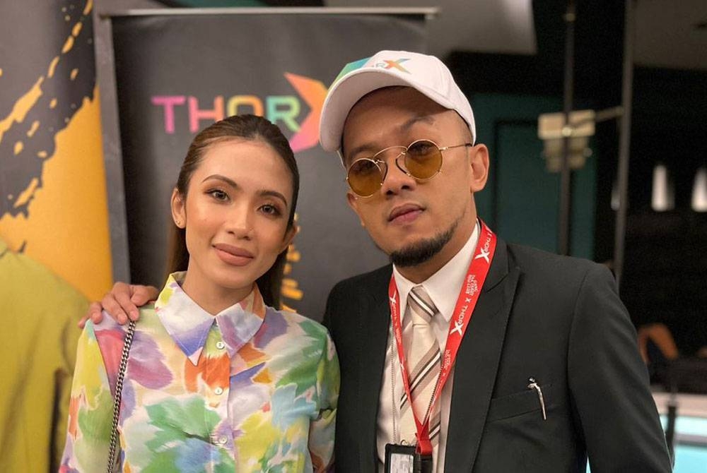 Caprice bersama isterinya, Farra yang kini hamil lima bulan.