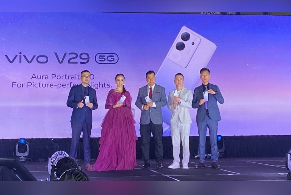 vivo V29 5G dijual pada harga bermula RM1,899 untuk 256GB storan dan RM2,099 (512GB).