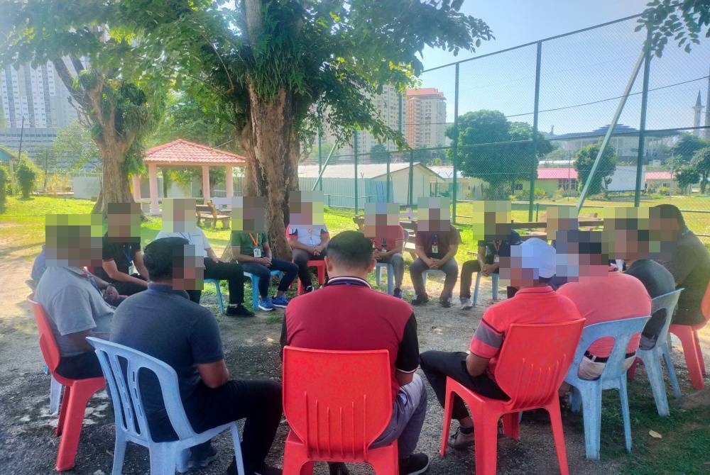 Sekumpulan klien menyertai program yang ditetapkan pihak Puspen bagi membantu meningkatkan kesedaran dan membentuk kekuatan dalam diri masing-masing.