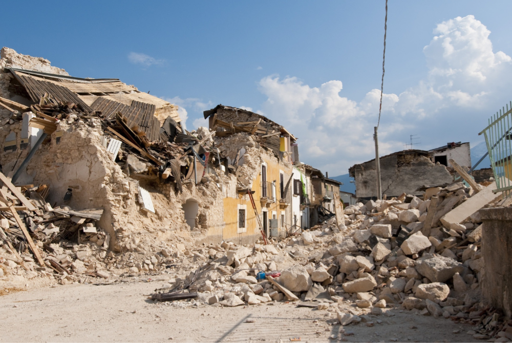 APABILA berlaku gempa dengan pergerakan kerak atau ledakan yang kuat, inilah dinamakan sunnatullah kepada alam. 