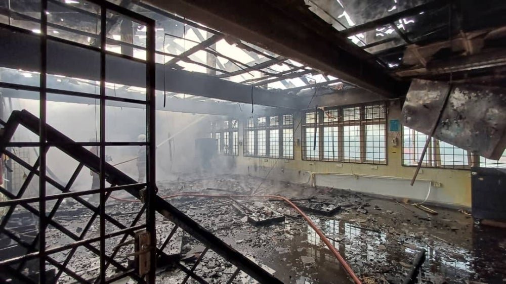 Tiga buah kelas musnah sepenuhnya dalam kejadian kebakaran yang berlaku pada petang Jumaat.